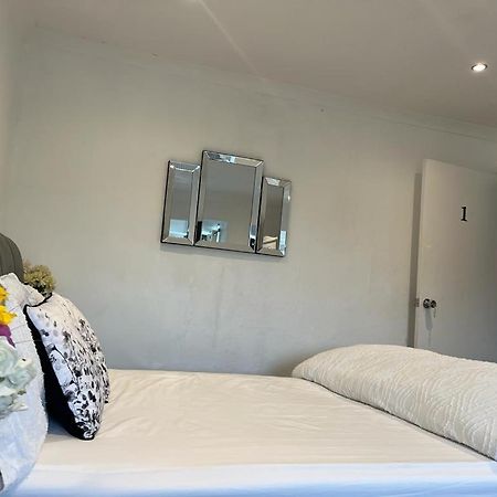 Blessings Of Peace Home Away From Home Cardiff Buitenkant foto