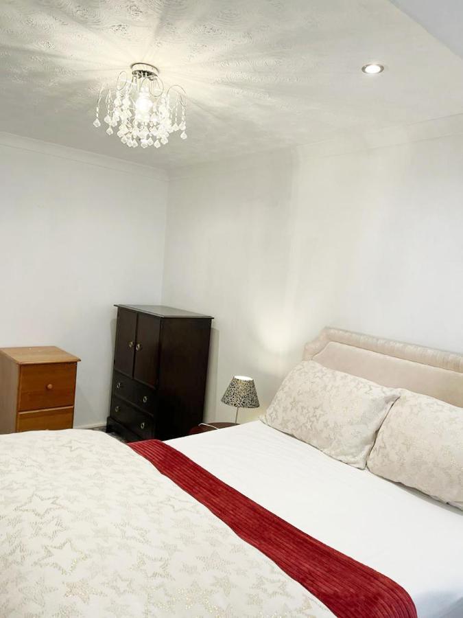 Blessings Of Peace Home Away From Home Cardiff Buitenkant foto
