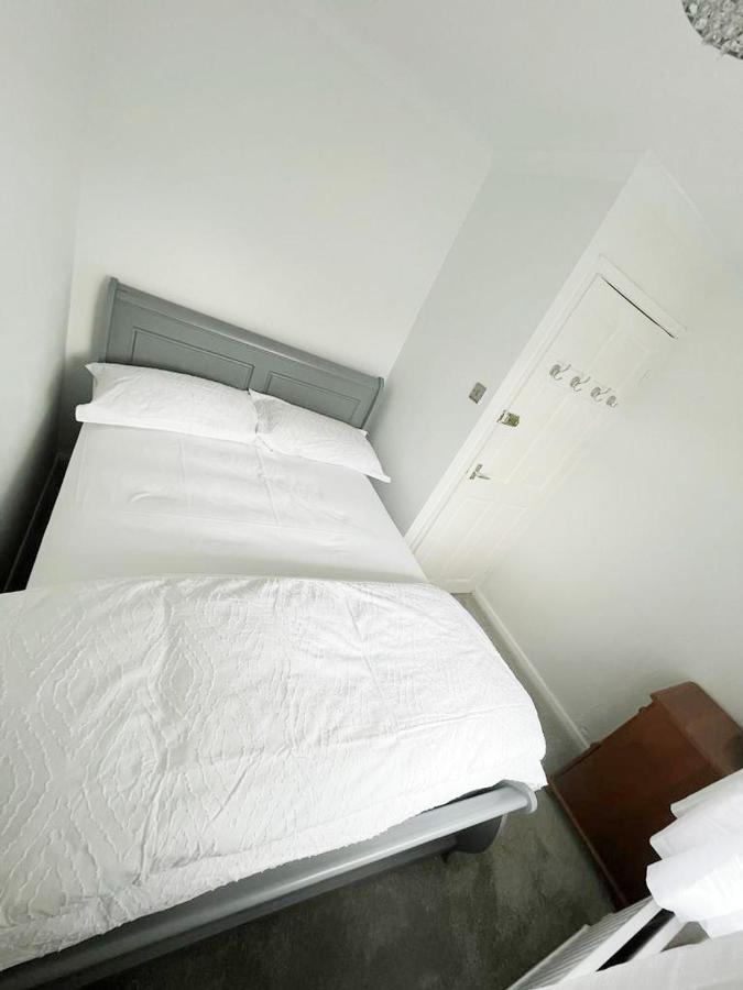 Blessings Of Peace Home Away From Home Cardiff Buitenkant foto