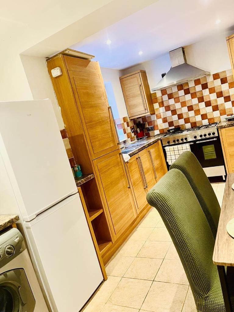Blessings Of Peace Home Away From Home Cardiff Buitenkant foto